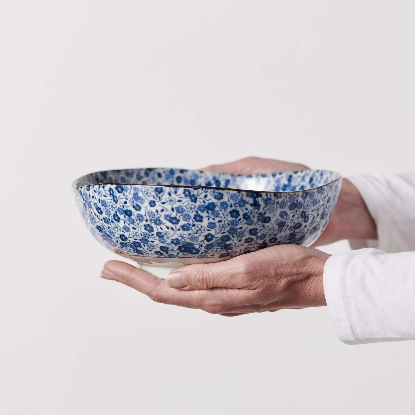 Bowl Organic 16.5cm Blue Daisy Design - Made In Japan | Japanese Tableware