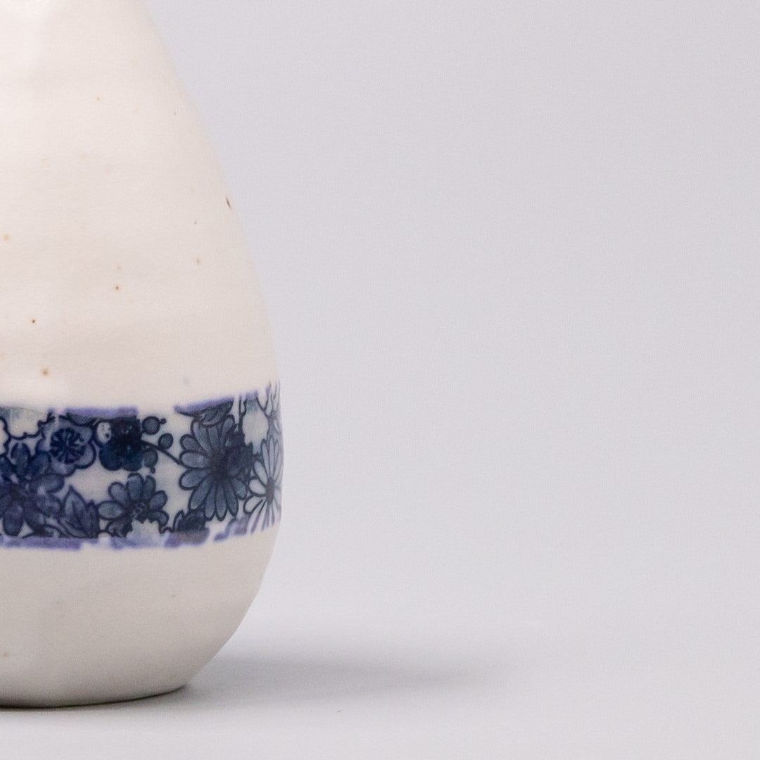 Vase Pinecone 10H White Yuzen