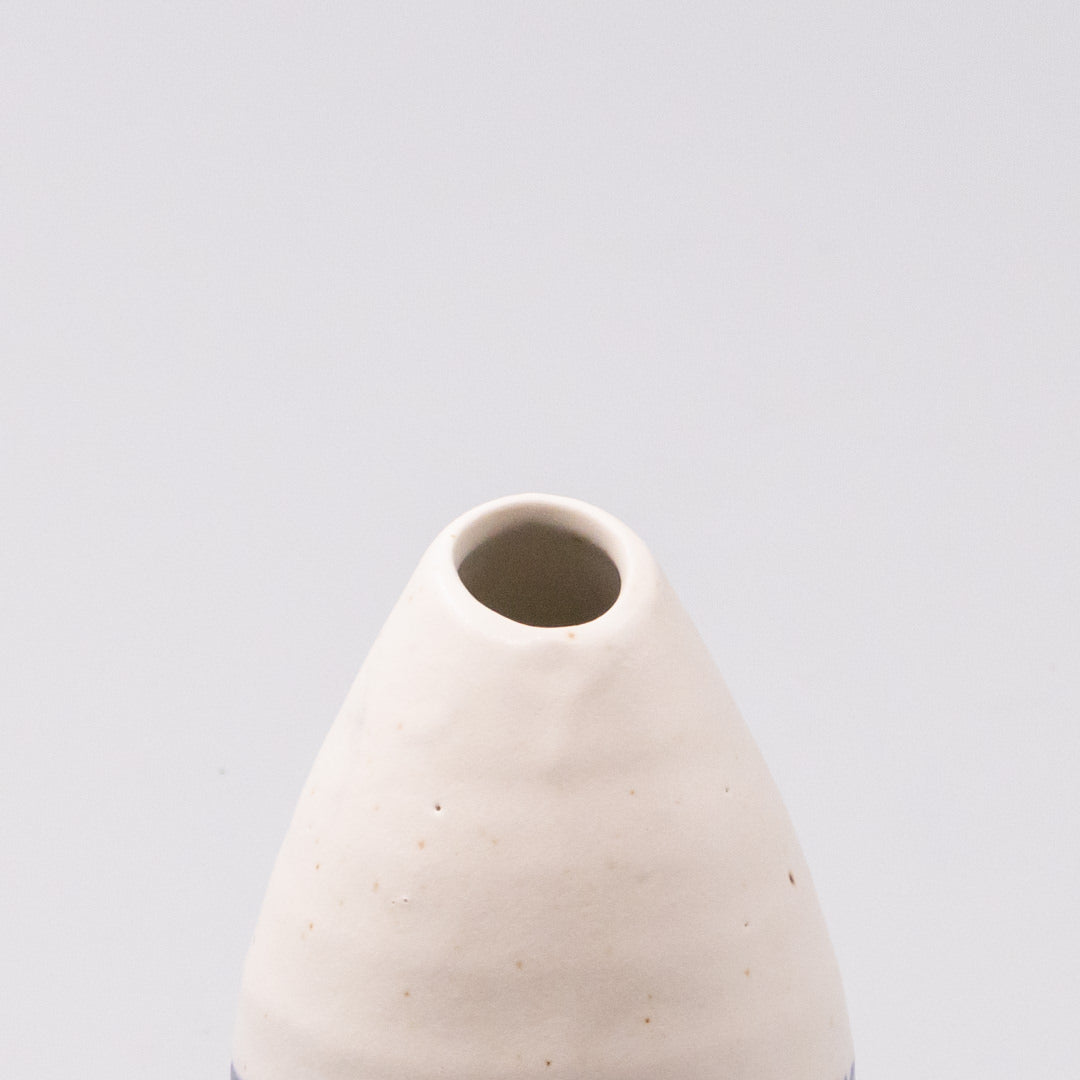 Vase Pinecone 10H White Yuzen