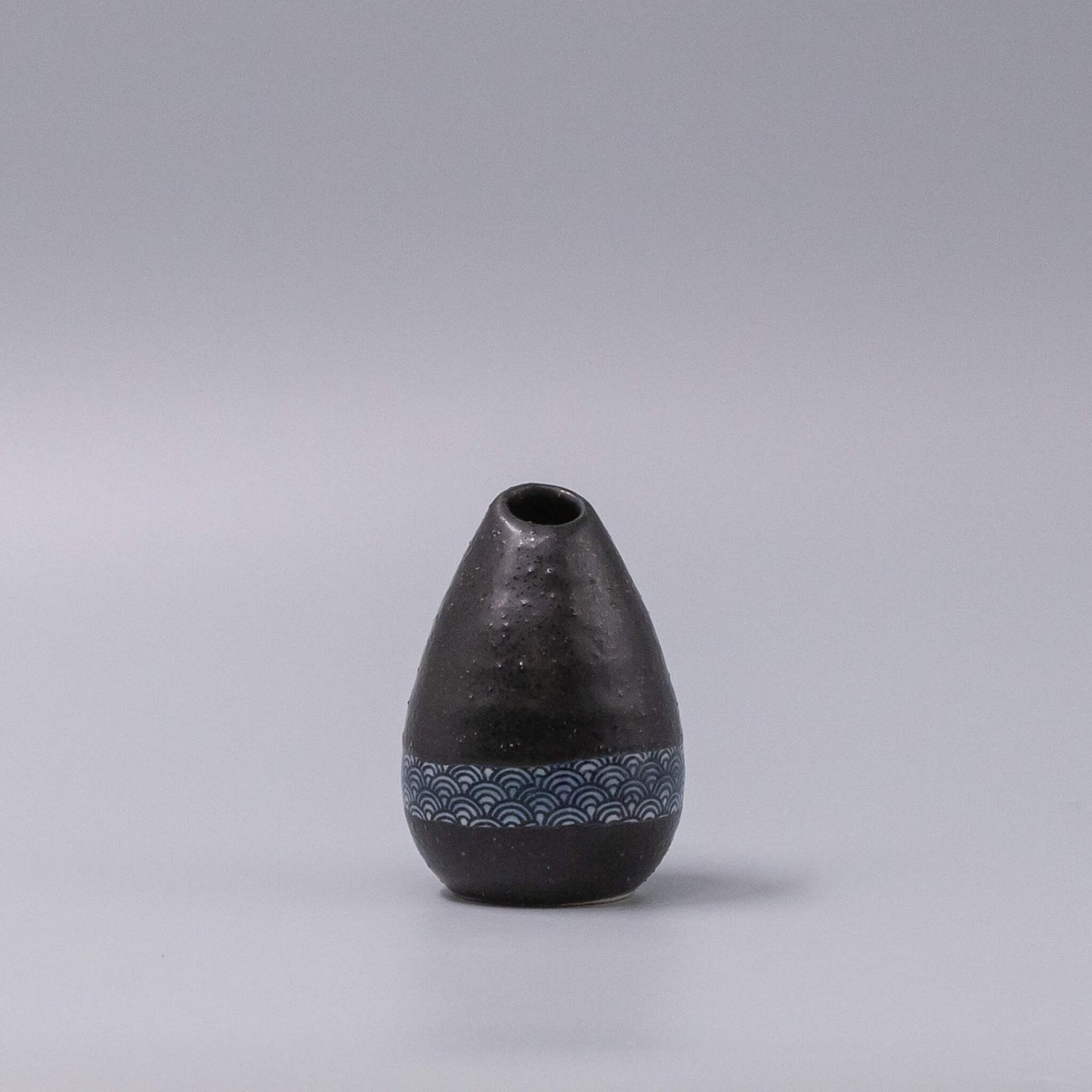 Vase Pinecone 10H Black Wave Design