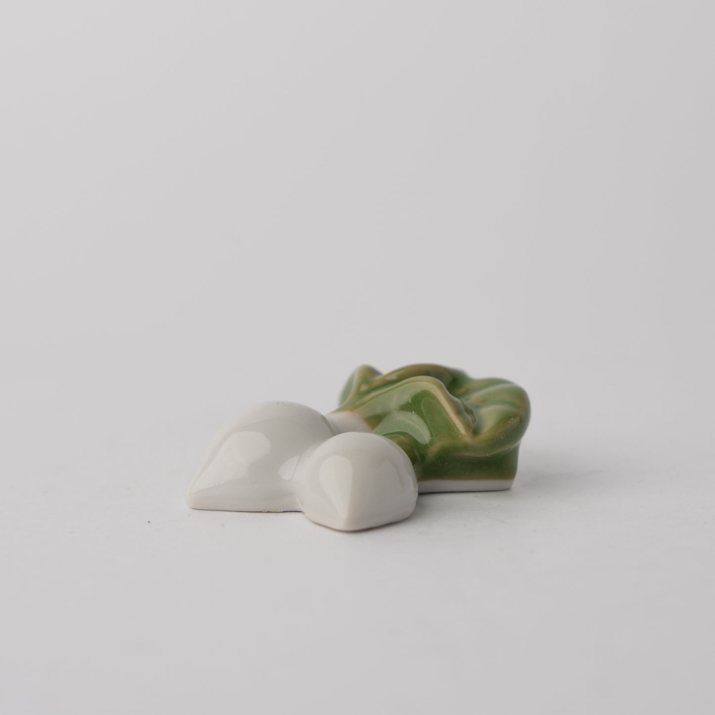 Chopstick Rest White & Green Radish