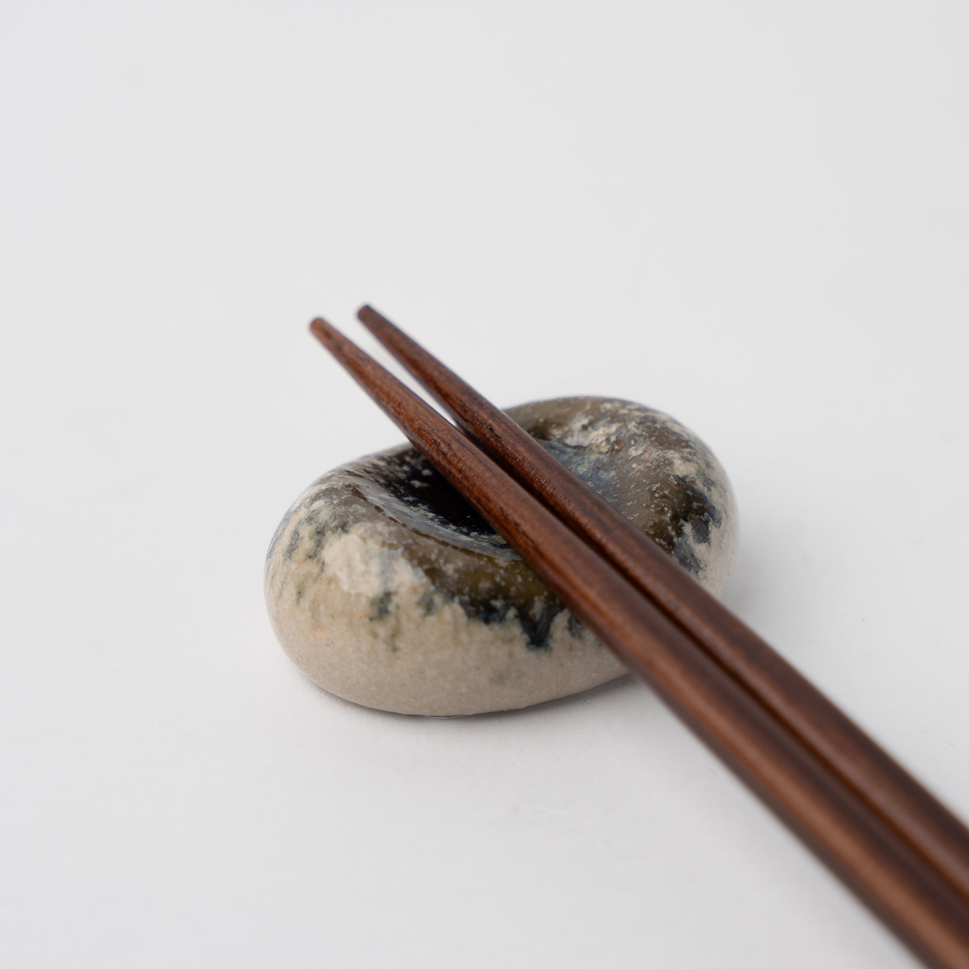 Chopstick Rest Pebble Marbled black splash