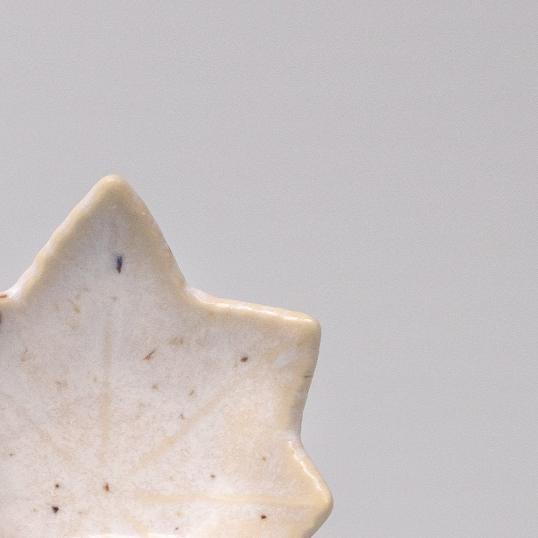 Sauce Dish Maple Leaf 6cm Ivory Fleck