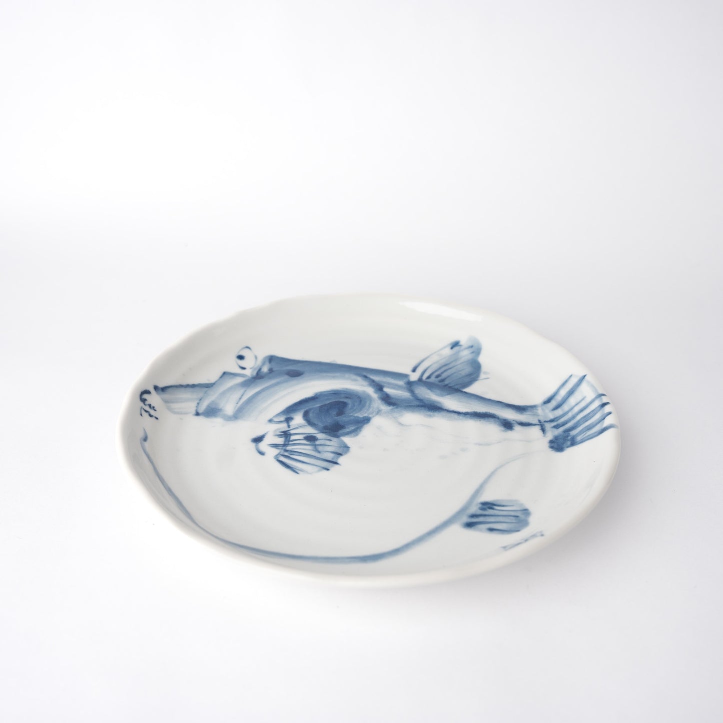 Dinner plate Fugu design 45 degree view