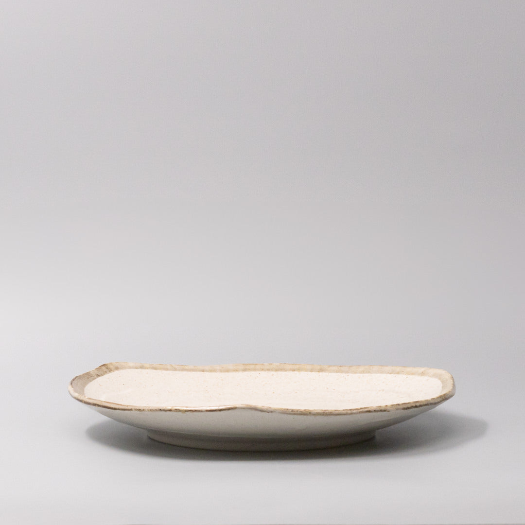 Onigiri Shaped Plate 27 cm / Flax Glaze