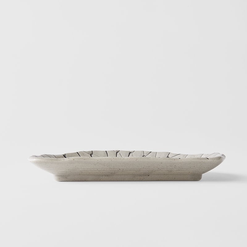 Plate D Shaped 21cm Grey Net Design