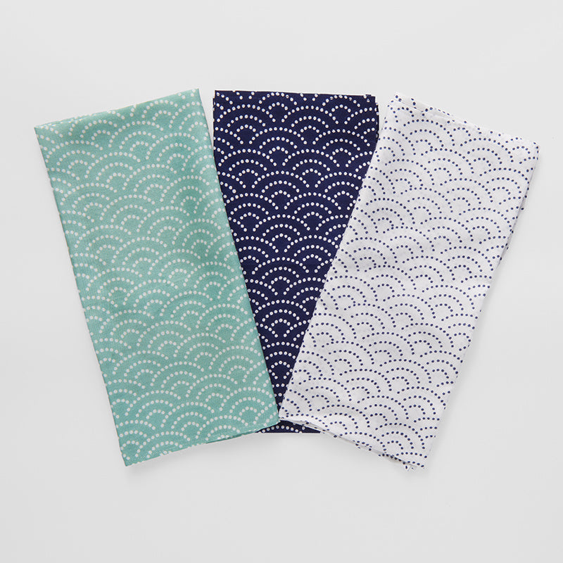 Furoshiki Gift Wrap 50 cm / Wave Pattern On White