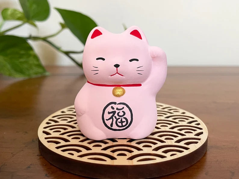 96【希少ピンク】瀬戸焼 小槌招き猫 左手 15cm / Maneki Neko Okimono Pink Maneki Neko – Made In Japan | Japanese Tableware