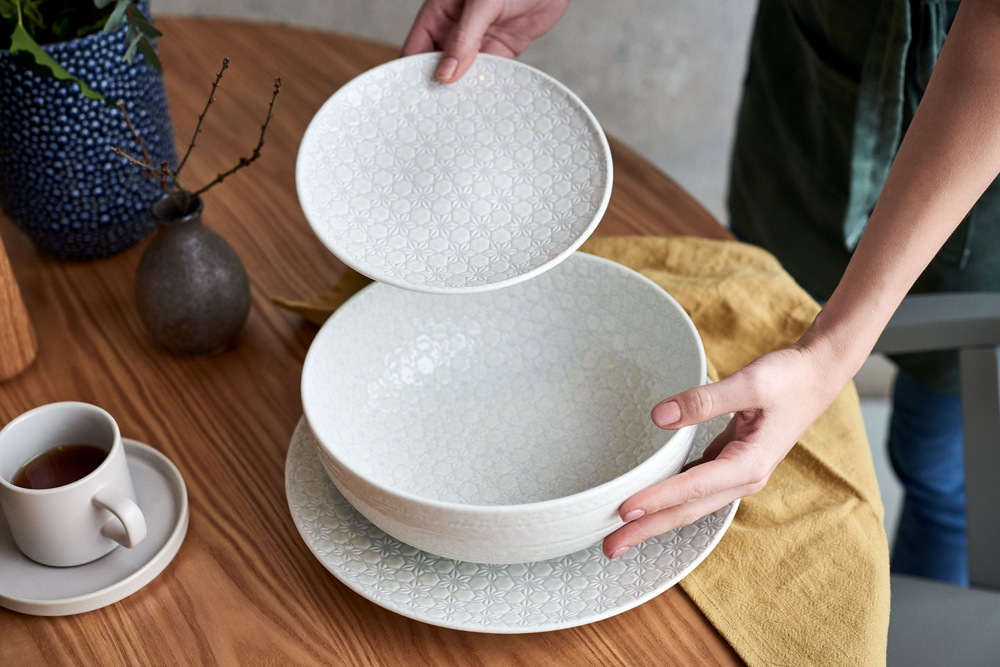 Serving Bowl 24cm White Star Glaze