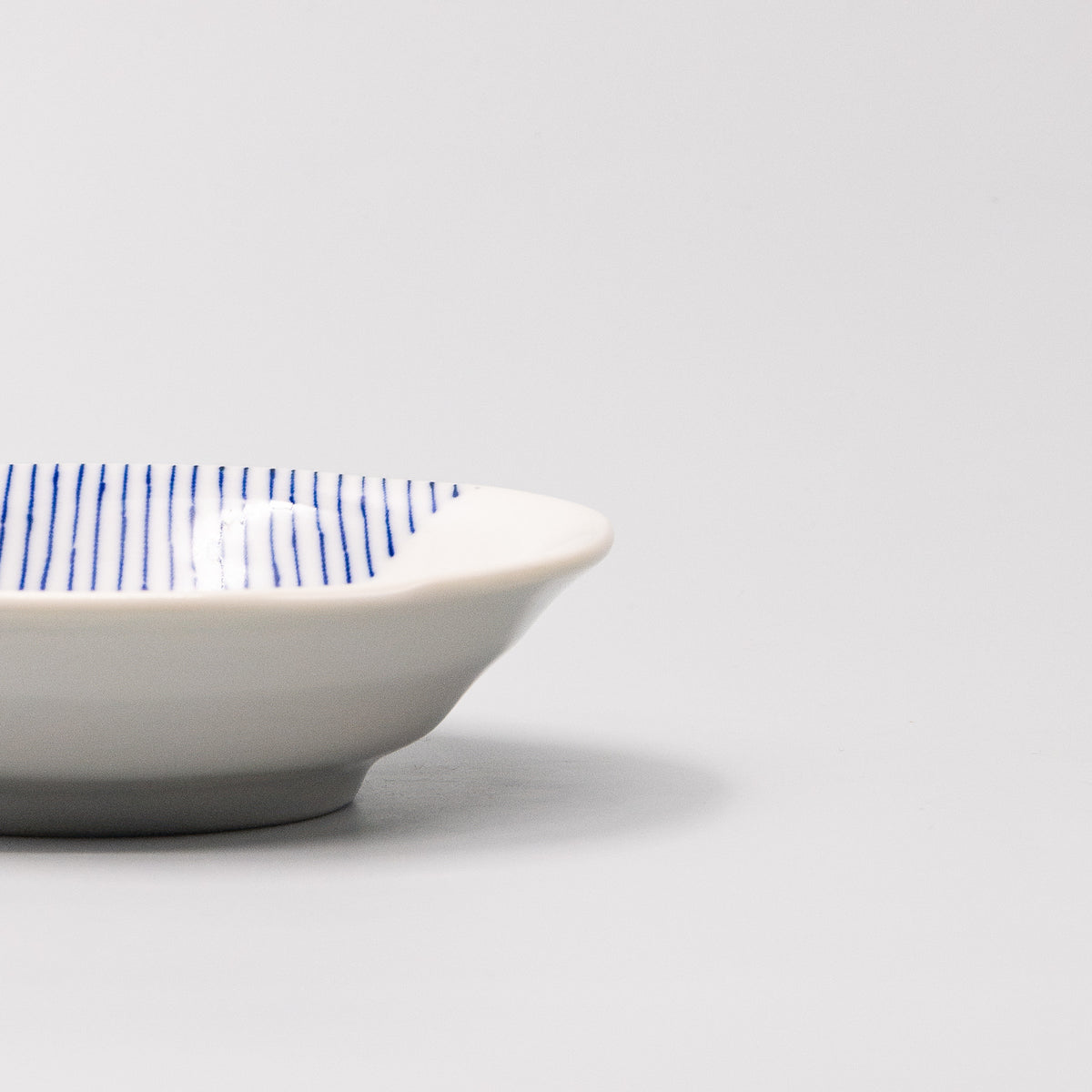 Shallow Bowl 14cm Umbrella Cat Design