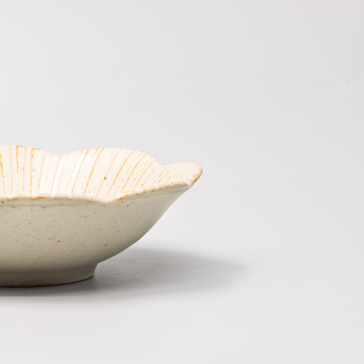 Shallow Bowl 16.5 cm Hanakomachi Cream Glaze