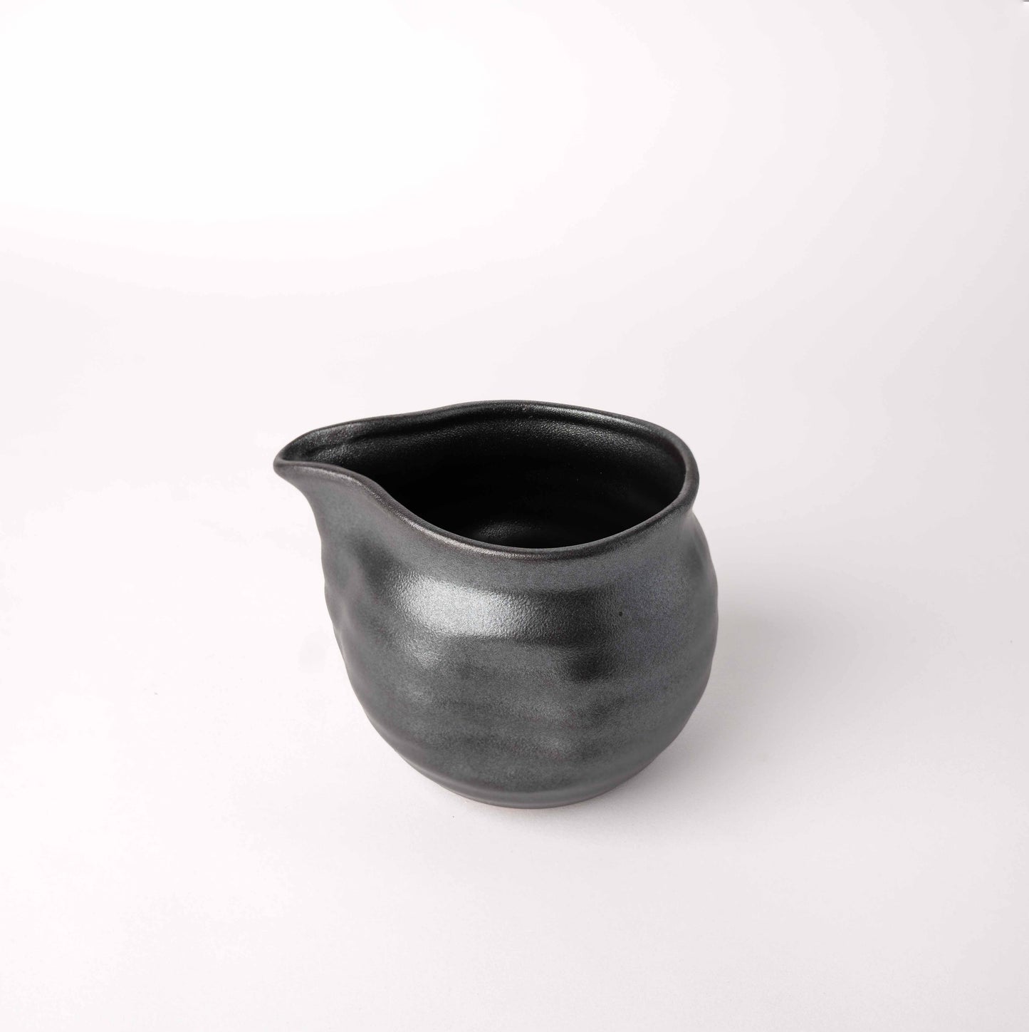 Pourer 410ml / Metallic Black Glaze / 11.5 x 9cm 9H