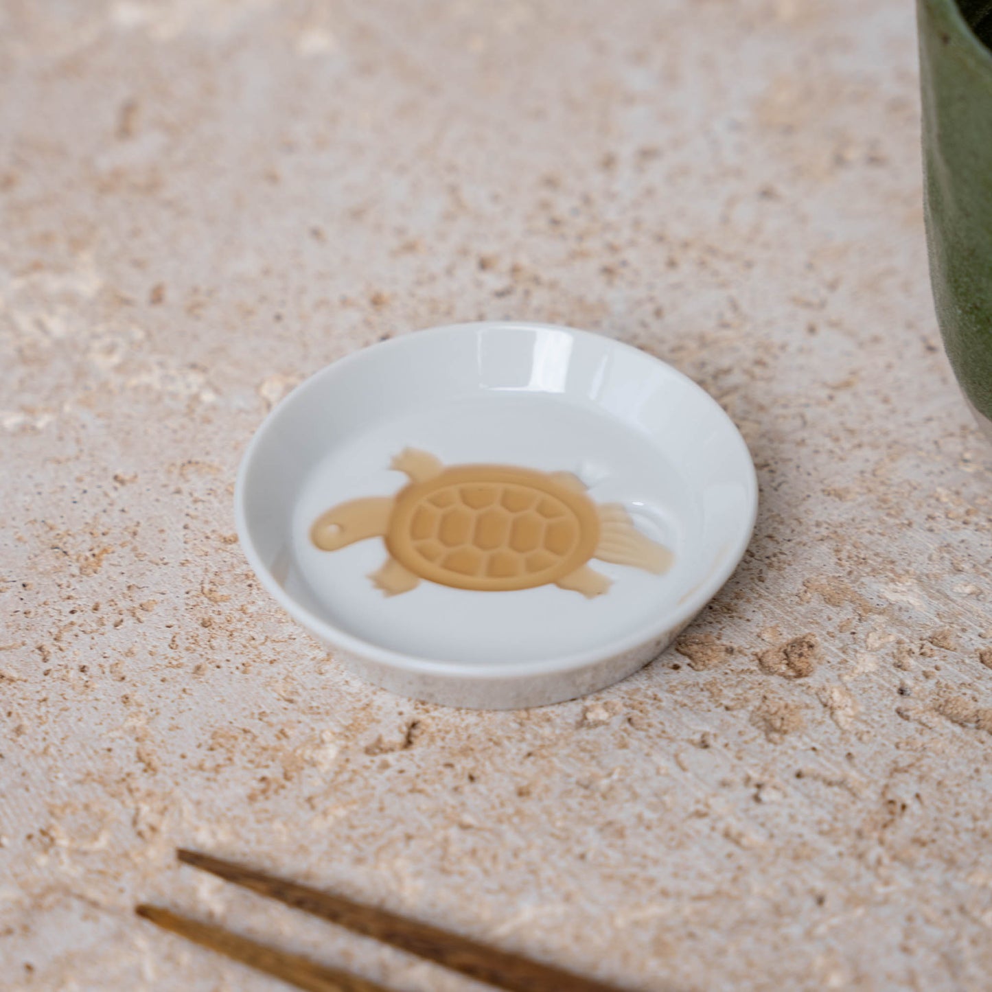 Silhouette Sauce Dish / Tortoise / 8.2D 1.8H