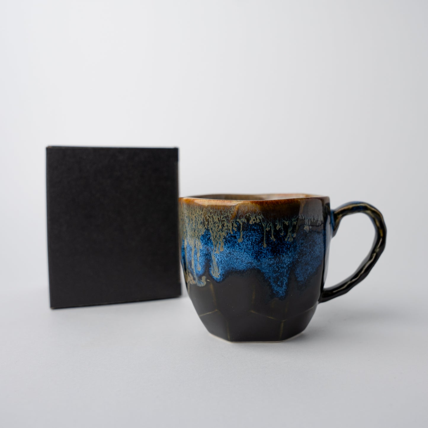 Gift Mug 250ml / Black & Bright Blue Drip