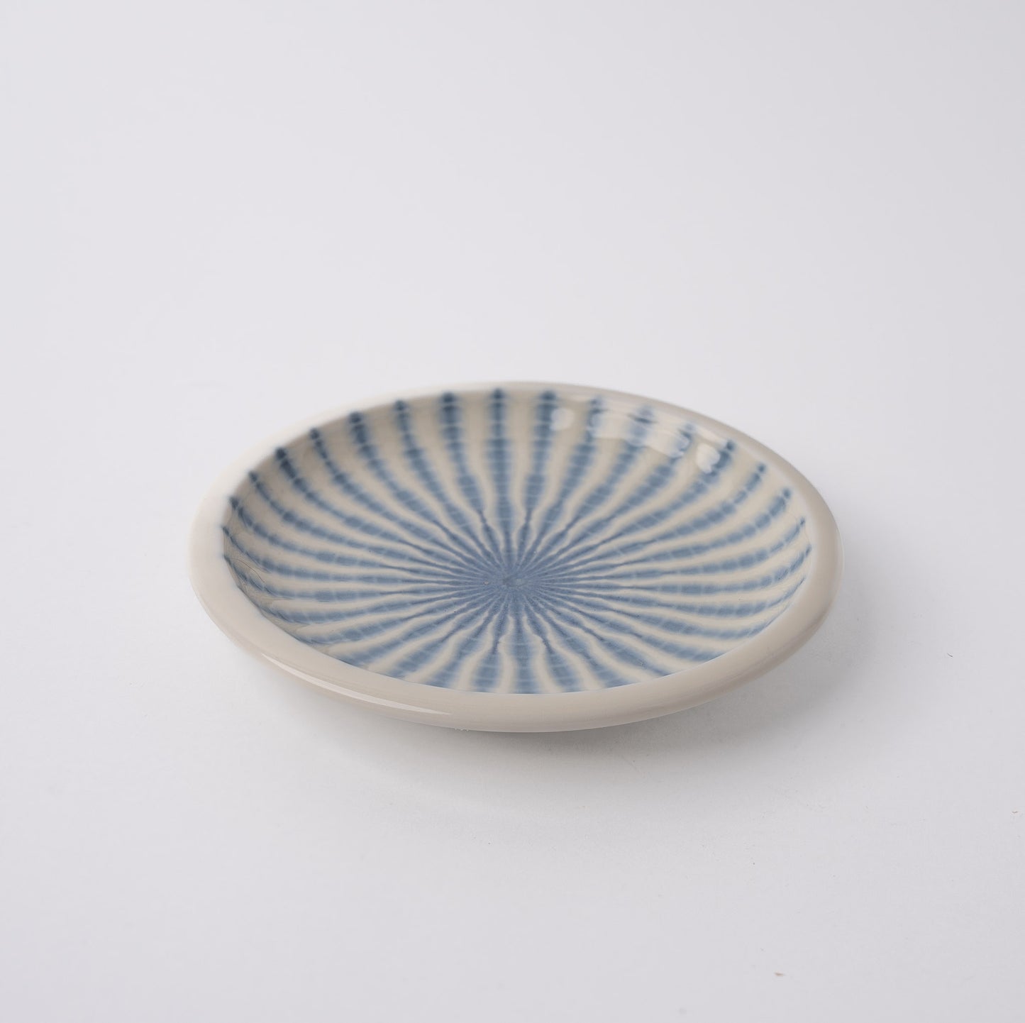 Small plate / 12D / Focus White with Blue Lines