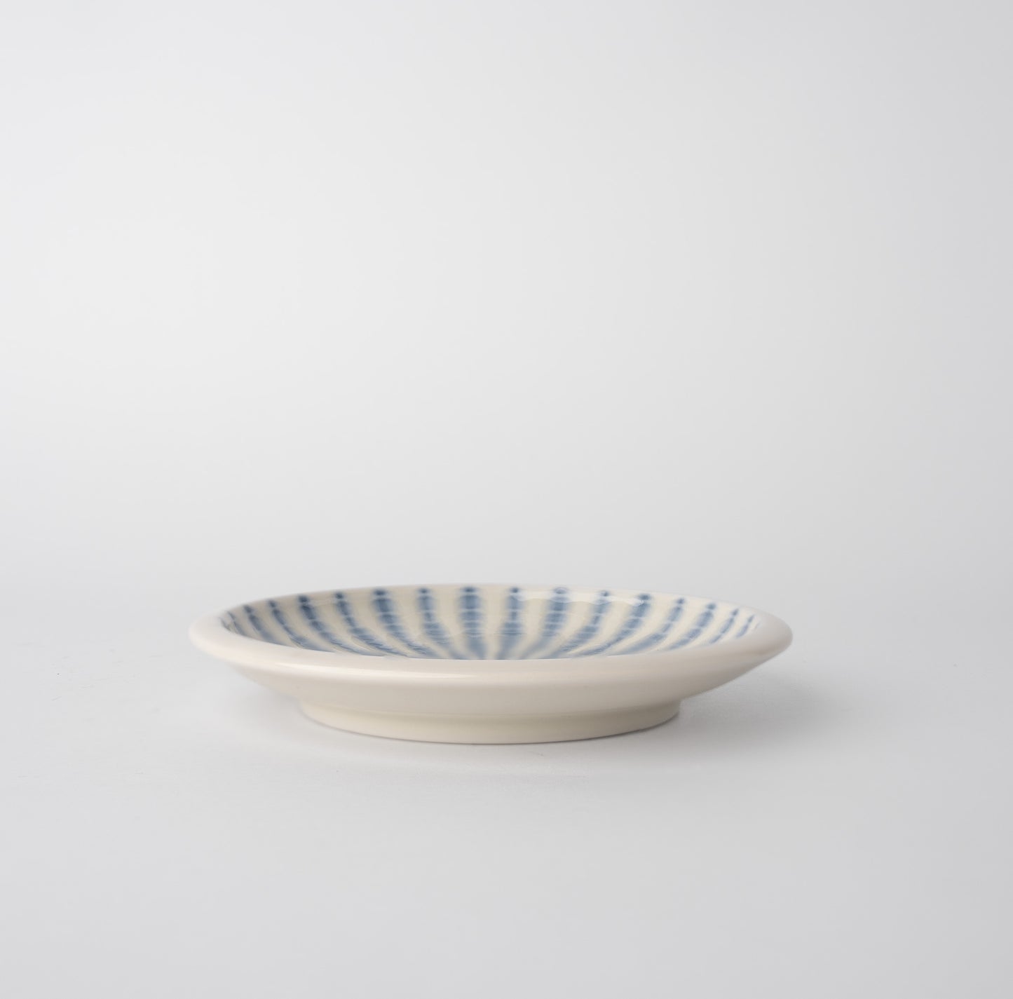 Small plate / 12D / Focus White with Blue Lines