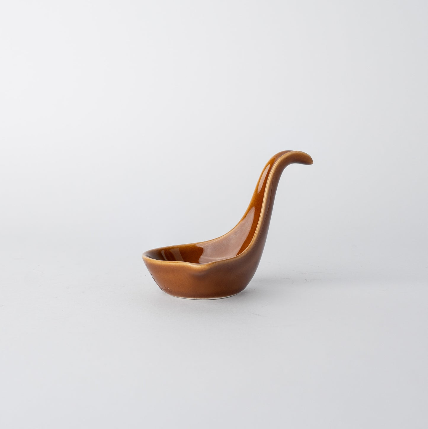 Upright Sauce Dish / Spoon / 11 x 7.5cm H / Brown / C1712