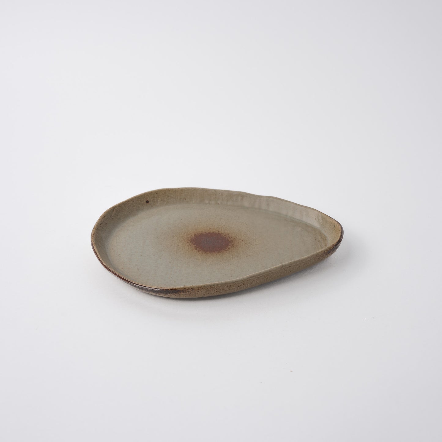 Arc Saucer / Cashew Glaze / 17 x 12.8 1.8H / C3175