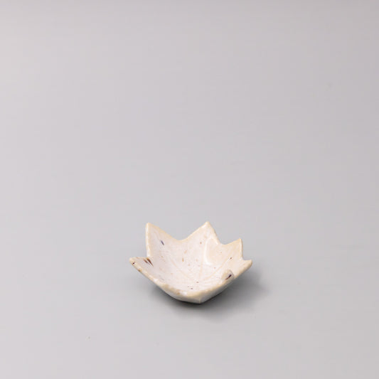 Sauce Dish Maple Leaf 6cm Ivory Fleck