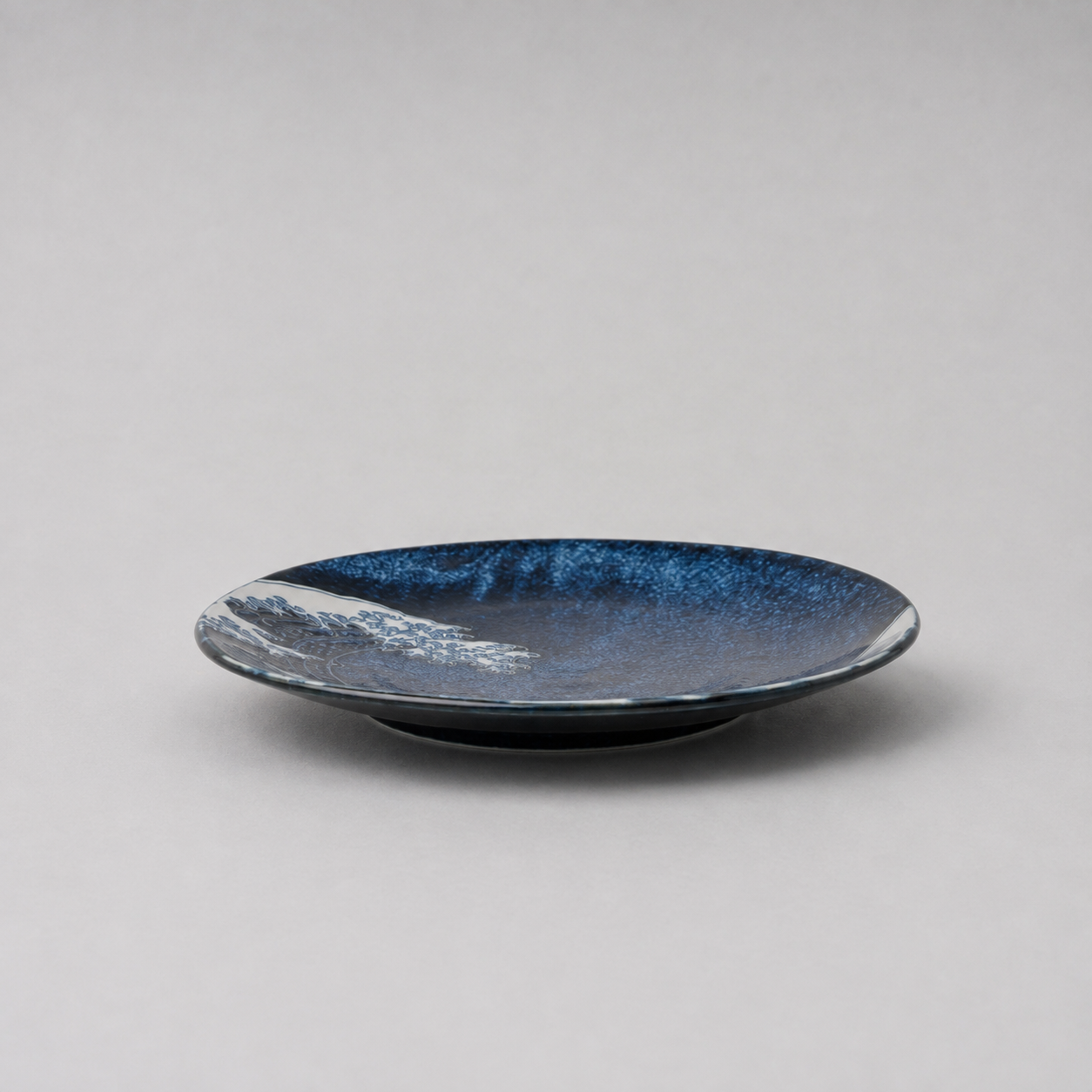 Side view of the Hokusai Great Wave Side Plate