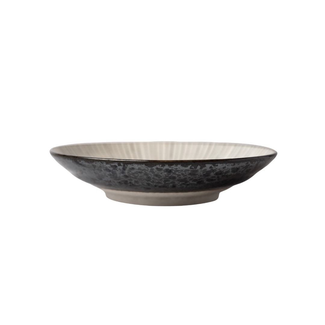 Flat Base Shallow Bowl 500 ml / Black Converging Line Glaze / 23 cm