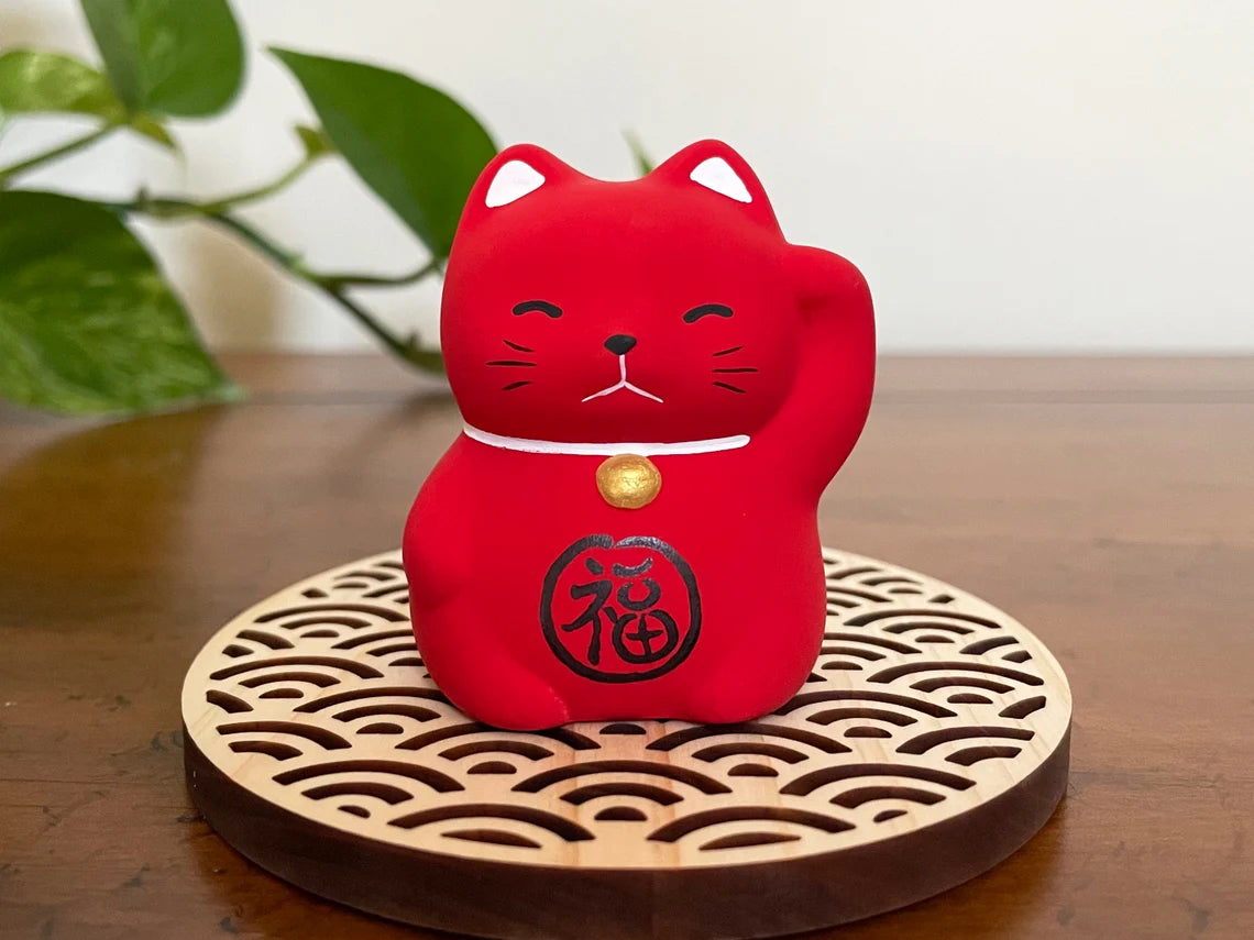 Okimono Red Maneki Neko