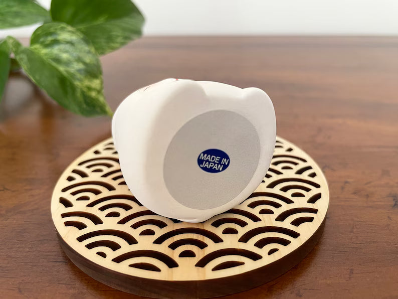 Okimono White Maneki Neko