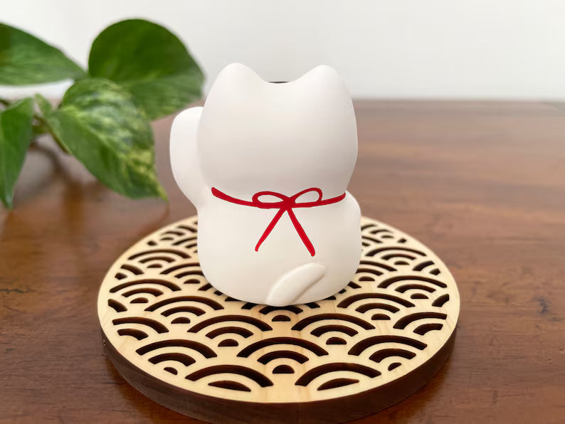 Okimono White Maneki Neko