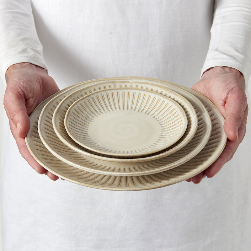 Ridged Alabaster Dinner Plate 25 cm