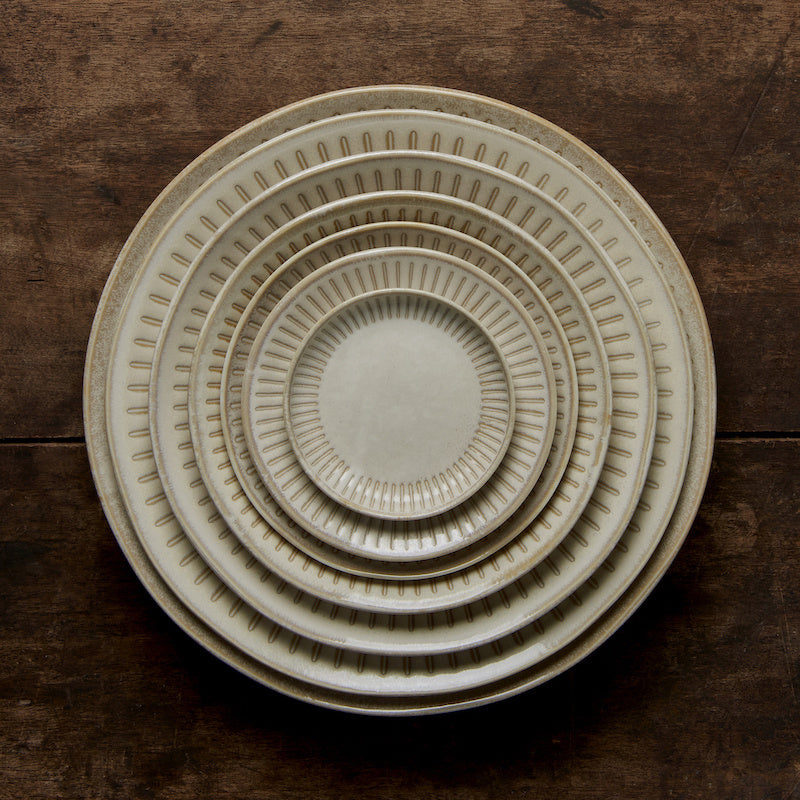 Ridged Alabaster Dinner Plate 25 cm